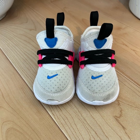 Nike Presto Shoes - Picture 2 of 3